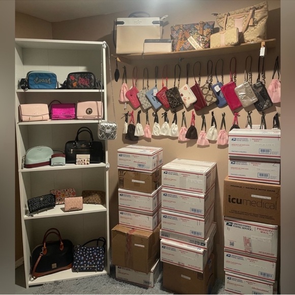 $3 SHOPWITHJULIEEE LIVE SHOW🫶🏻 - Picture 4 of 7